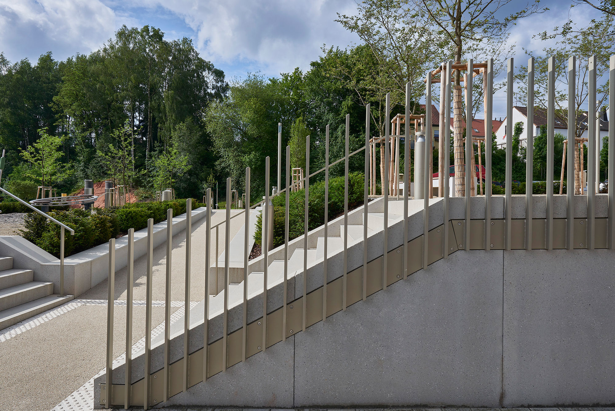Fotografien Aussenanlagen Haus der Kultur »Q-Lisse«, Quierschied, Saarbrücken, Quierschied, Saarland — Aufnahme 4