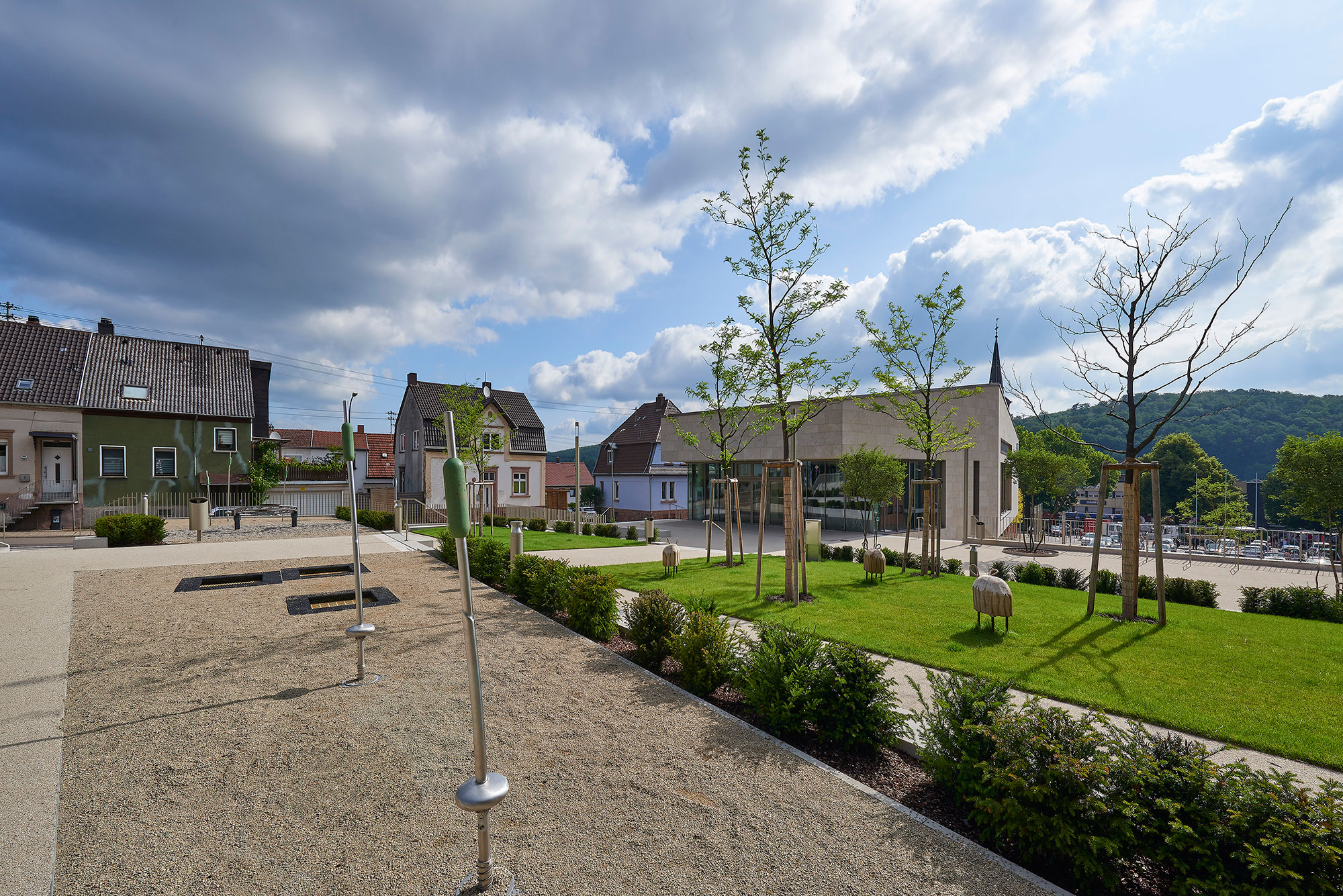 Fotografien Aussenanlagen Haus der Kultur »Q-Lisse«, Quierschied, Saarbrücken, Quierschied, Saarland — Ansicht 2