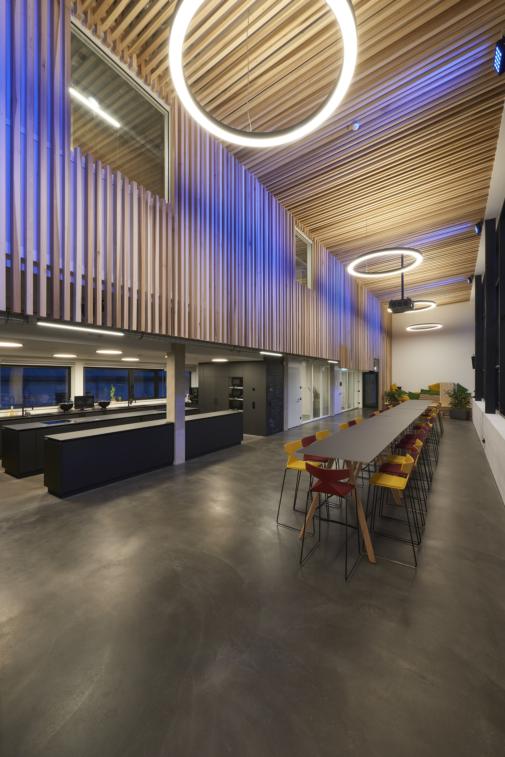 Innenaufnahmen Bürogebäude »Ergosign«, Saarbrücken, Saarland — Blick 10