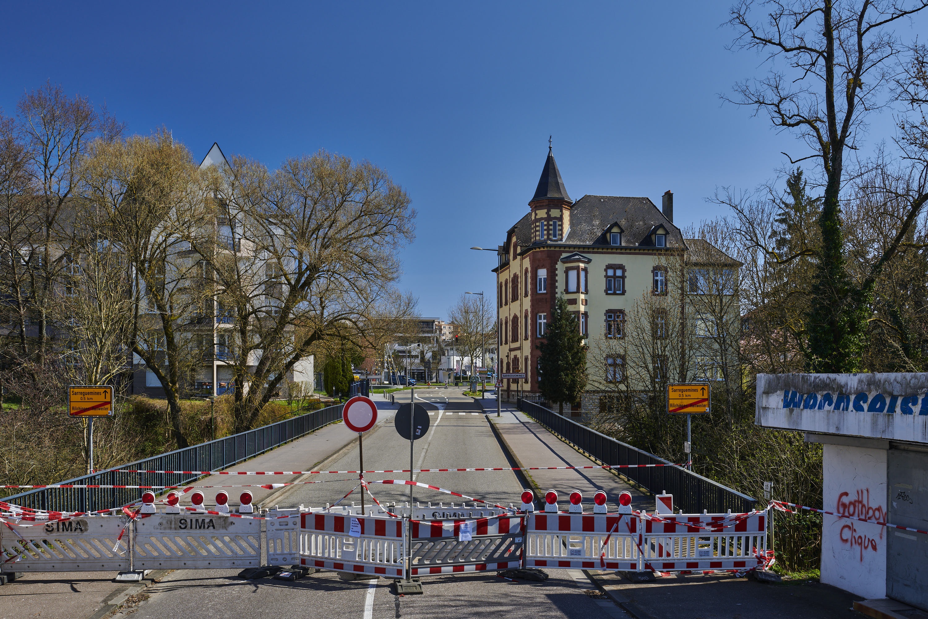 Immer noch: Grenzübergange in Corona-Zeiten..., Saarland, Lothringen, Luxemburg — Perspektive 33