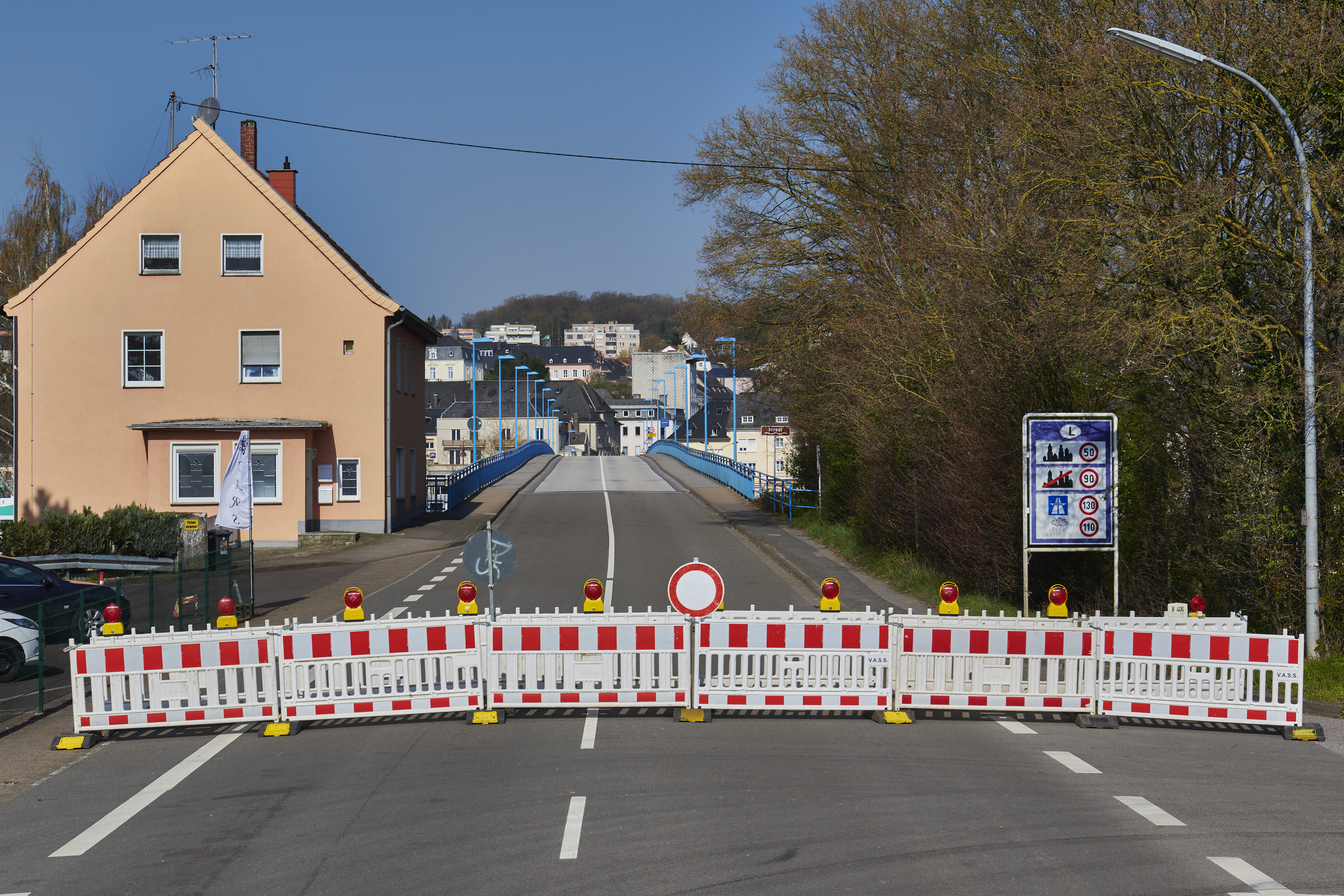 »Closing Time«: Grenzübergänge in Corona-Zeiten, Saarland, Lothringen, Luxemburg — Detailansicht