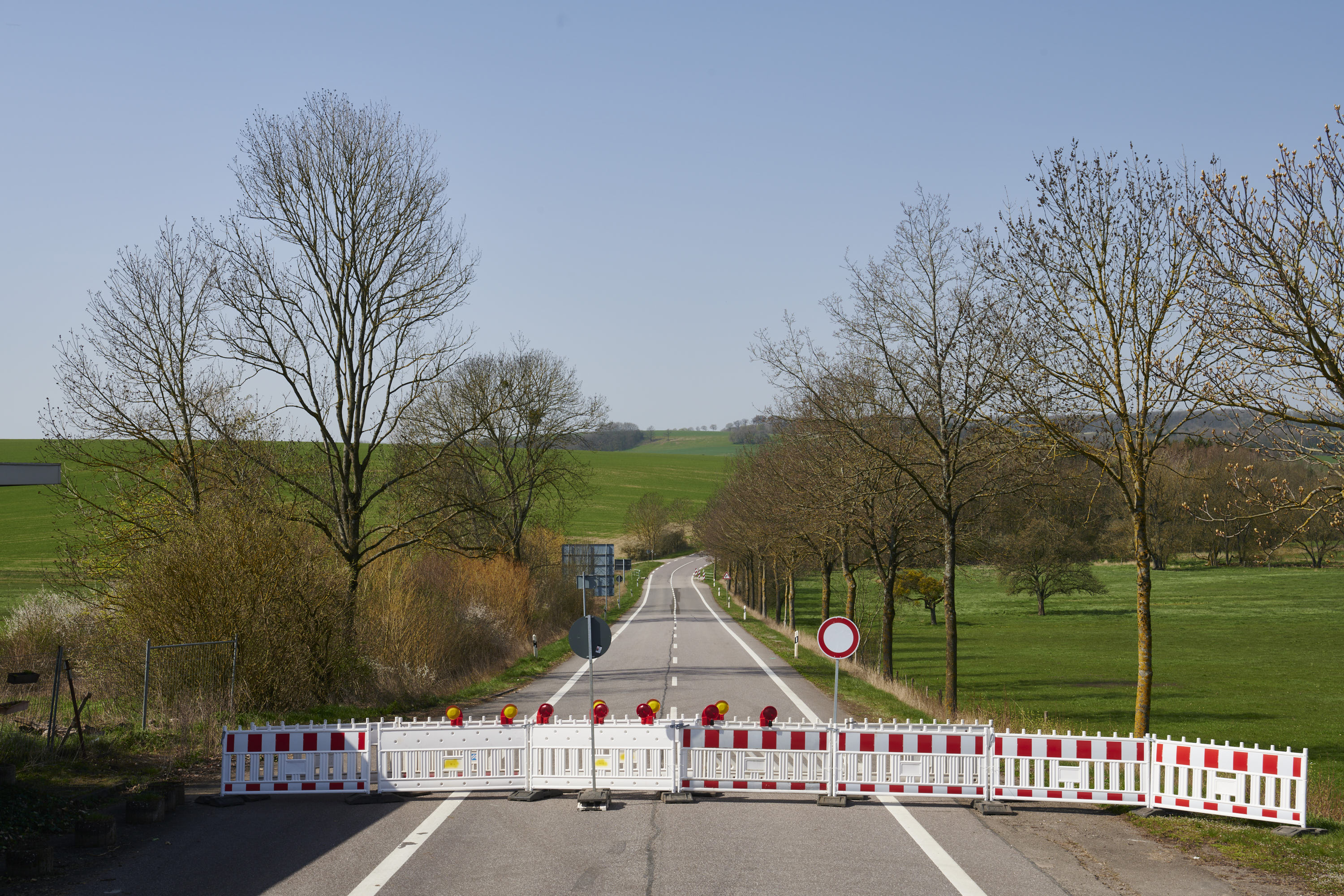 Immer noch: Grenzübergange in Corona-Zeiten..., Saarland, Lothringen, Luxemburg — Perspektive 98