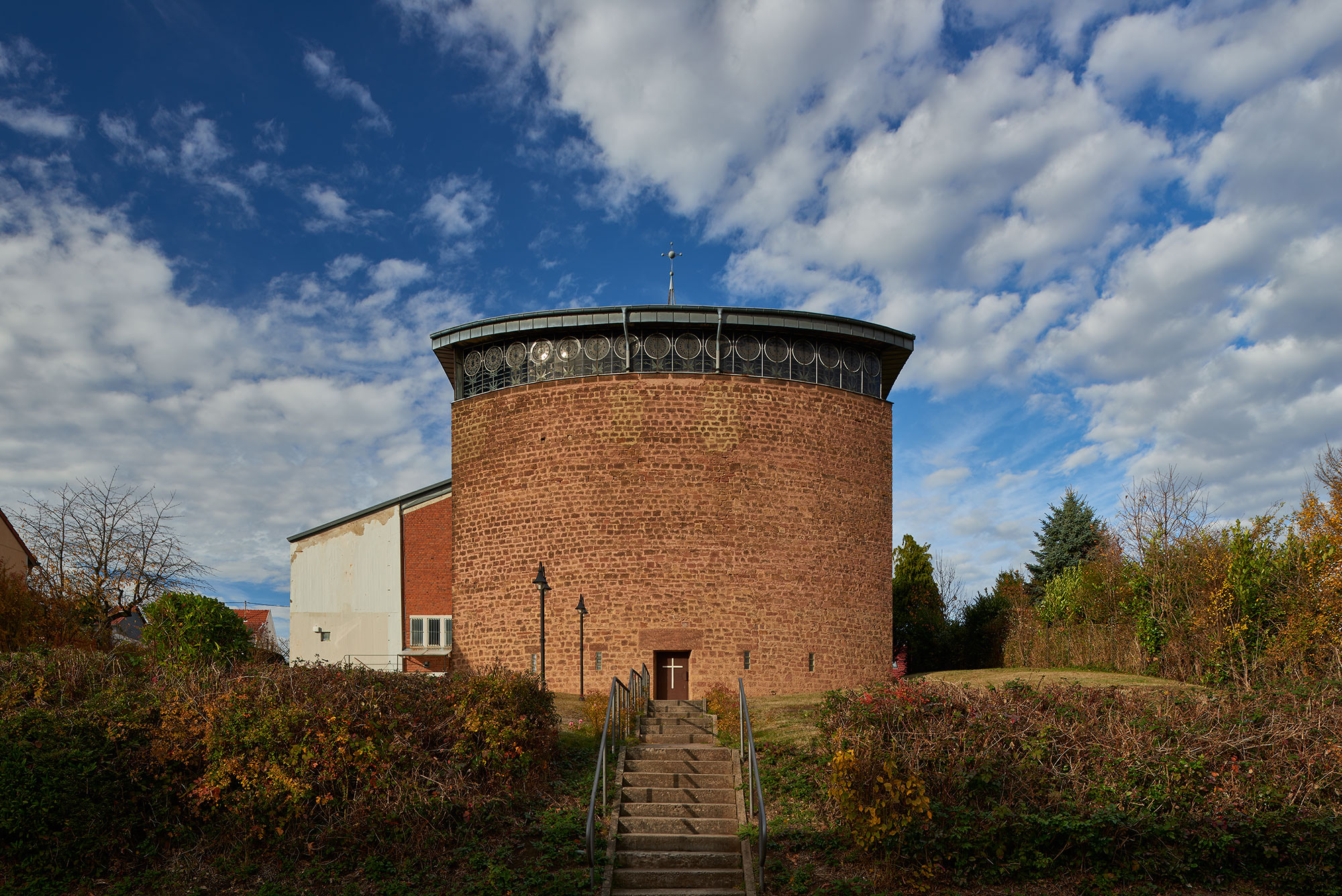 Pfarrkirche St. Hildegard in Sulzbach-Neuweiler, Saarland, Sulzbach — Ansicht 2