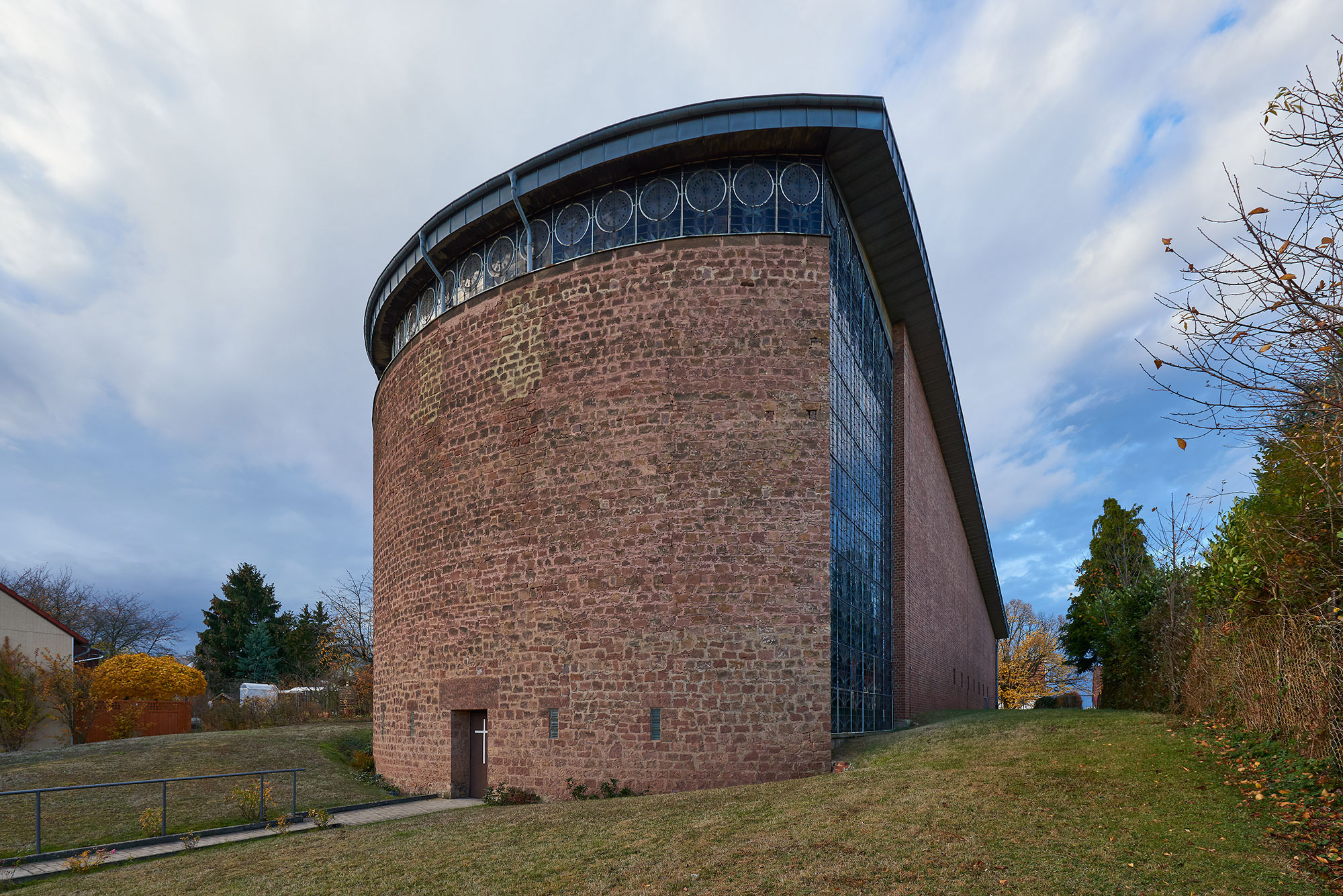 Pfarrkirche St. Hildegard in Sulzbach-Neuweiler, Saarland, Sulzbach — Detailansicht