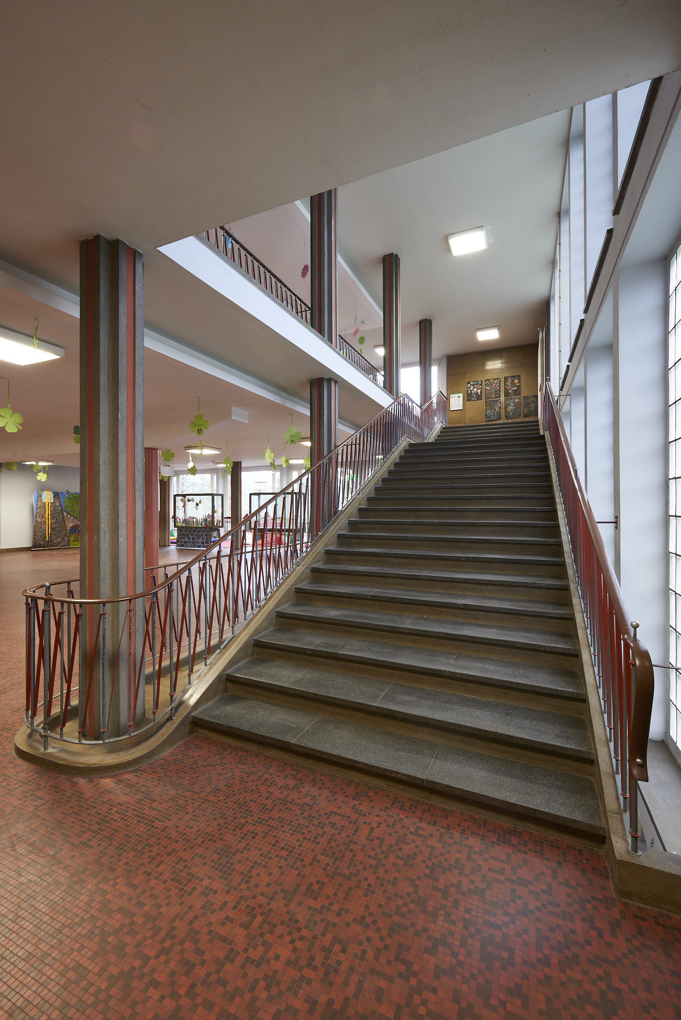 Fotografische Dokumentation der Grundschule Saarbrücken-Ost, Saarbrücken, Saarland — Perspektive 8