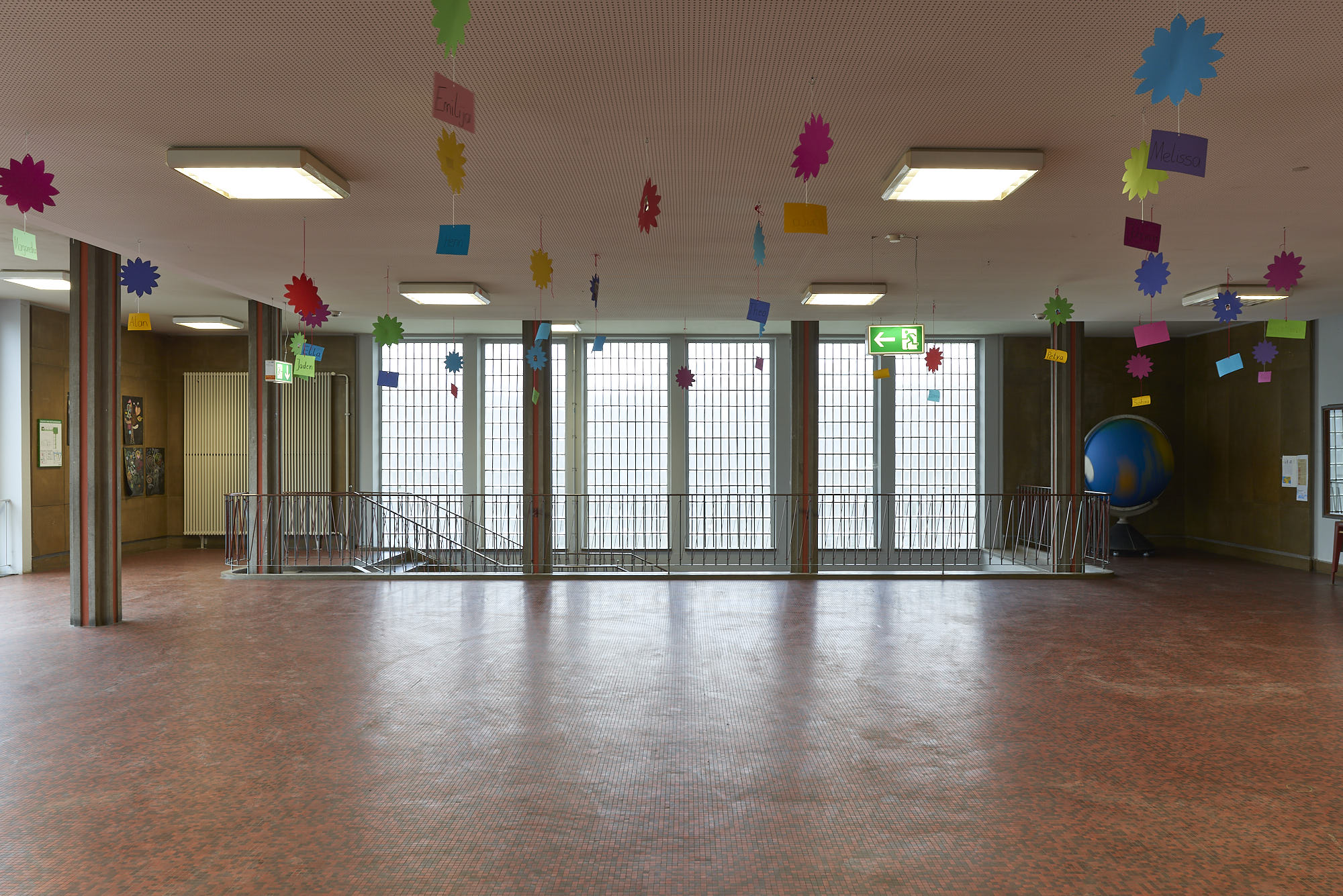 Fotografische Dokumentation der Grundschule Saarbrücken-Ost, Saarbrücken, Saarland — Perspektive 3