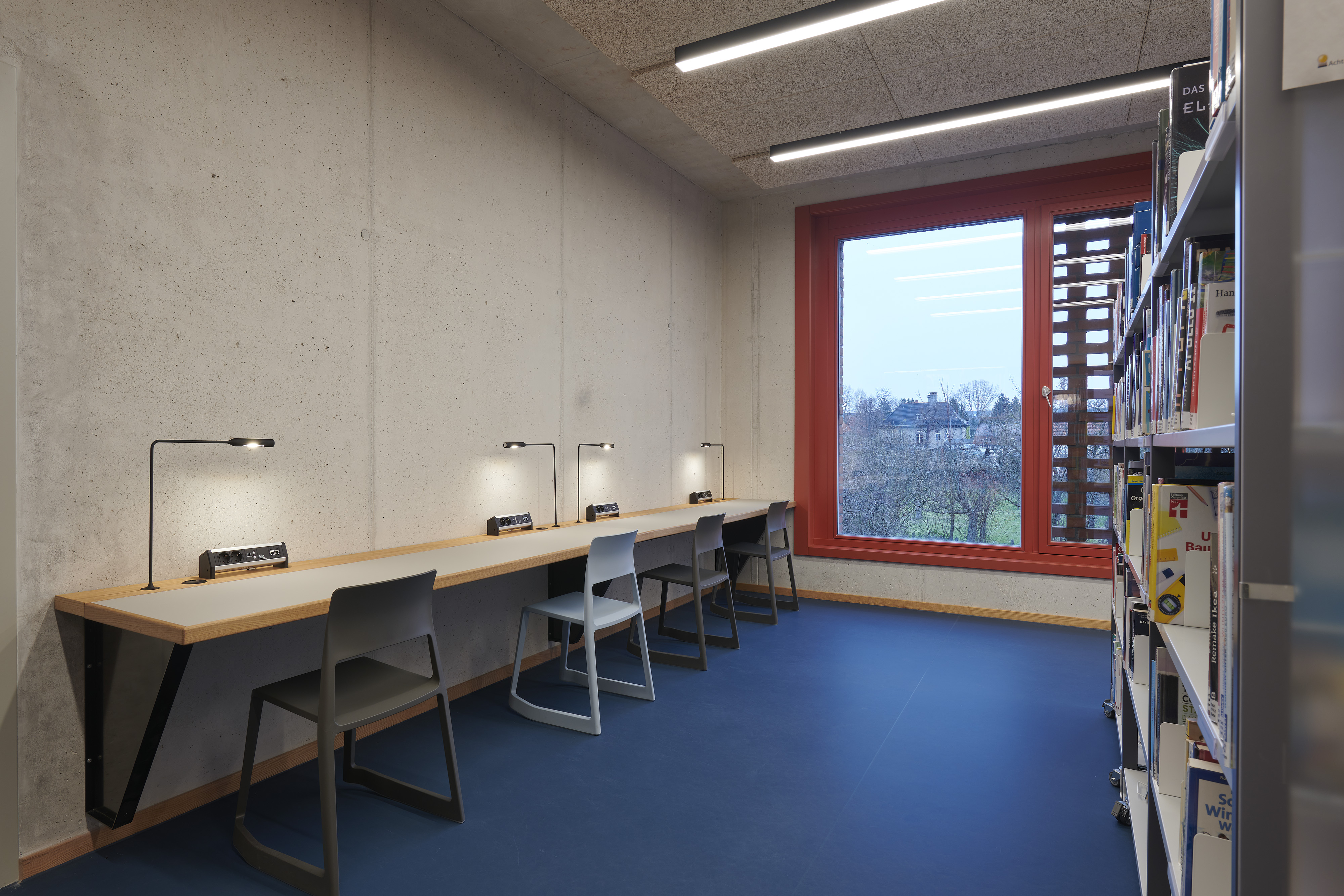 Stadtteilbibliothek Berlin-Rudow — Kontemplativer Lesebereich in der Erwachsenen-Bibliothek