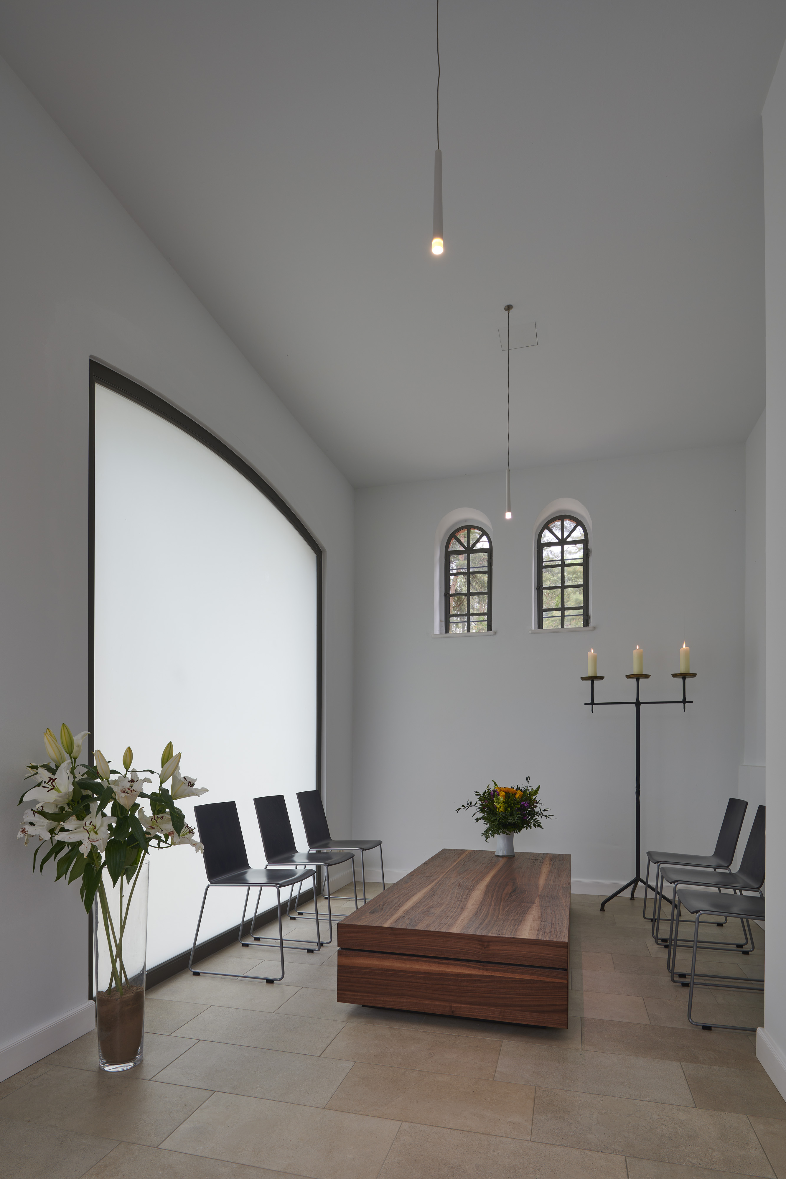 Friedhofskapelle des Waldfriedhofes Blankenfelde — Ein Abschiedsraum auf der westlichen Rückseite der Kapelle wurde ebenfalls eingerichtet.