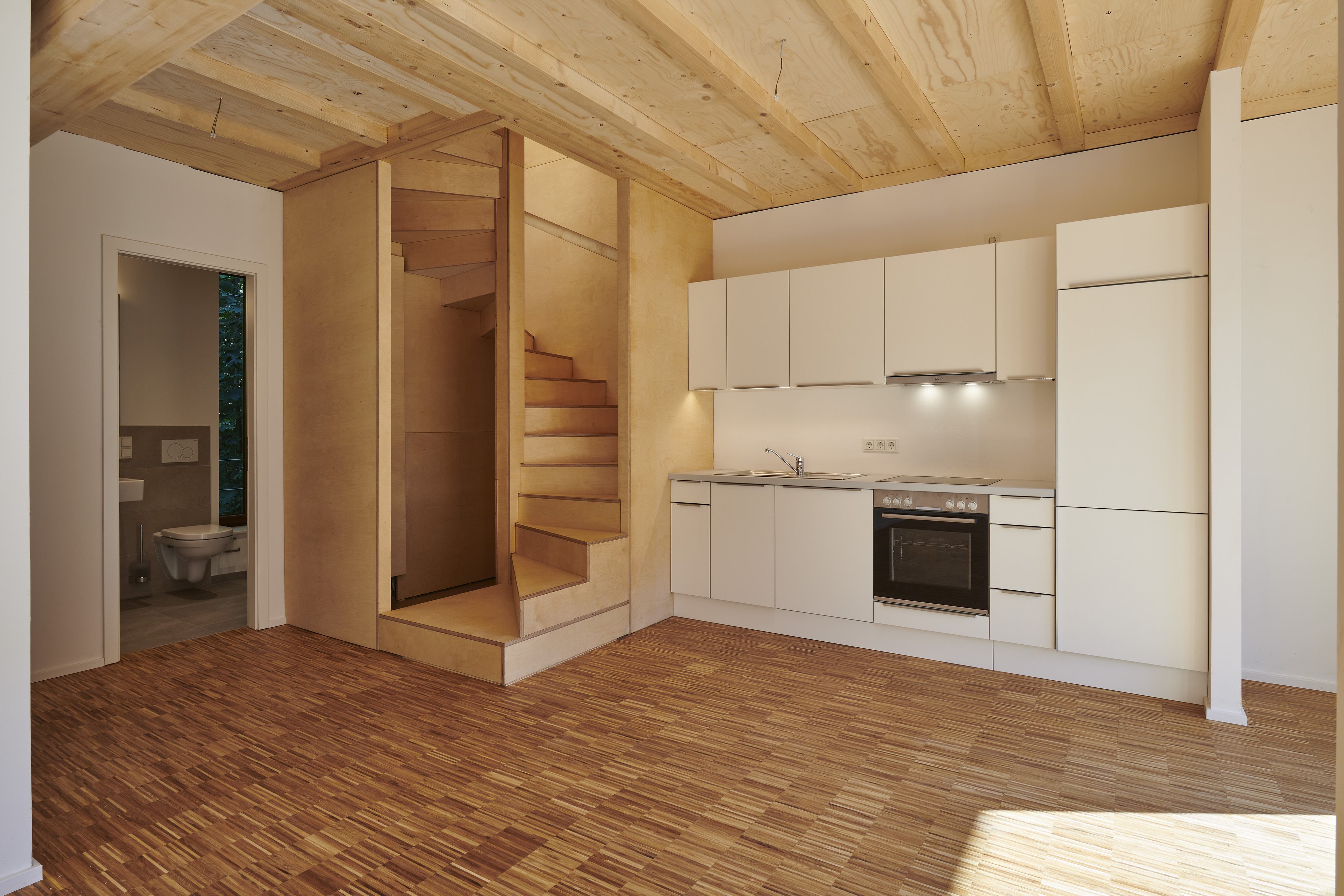 Appartementhaus »Grosso-Hof«, Saarbrücken — Die Treppen wurden aus Multiplex-Platten gefertigt