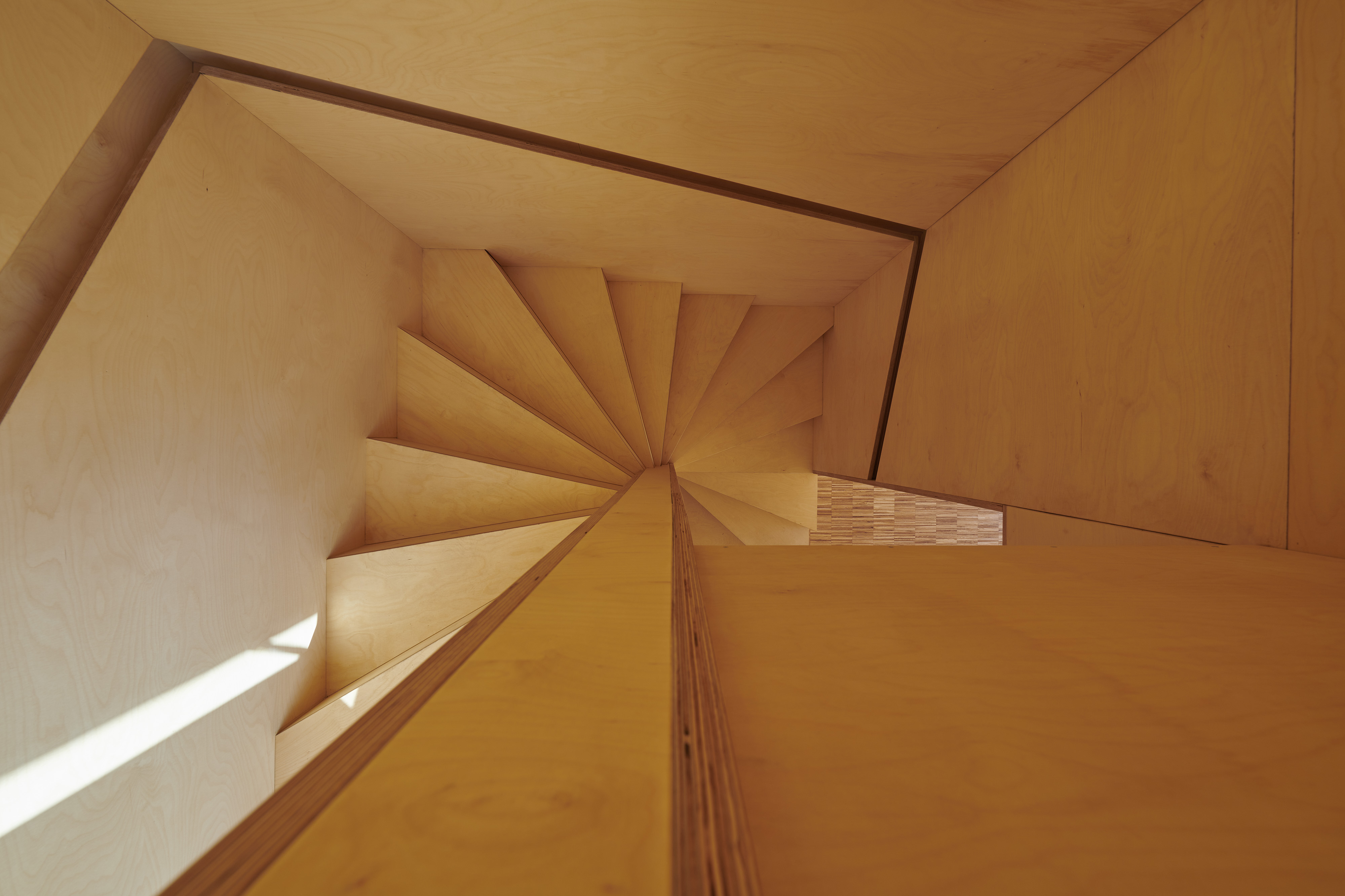 Appartementhaus »Grosso-Hof«, Saarbrücken — Eine Treppe mit geradezu skulpturalem Charakter