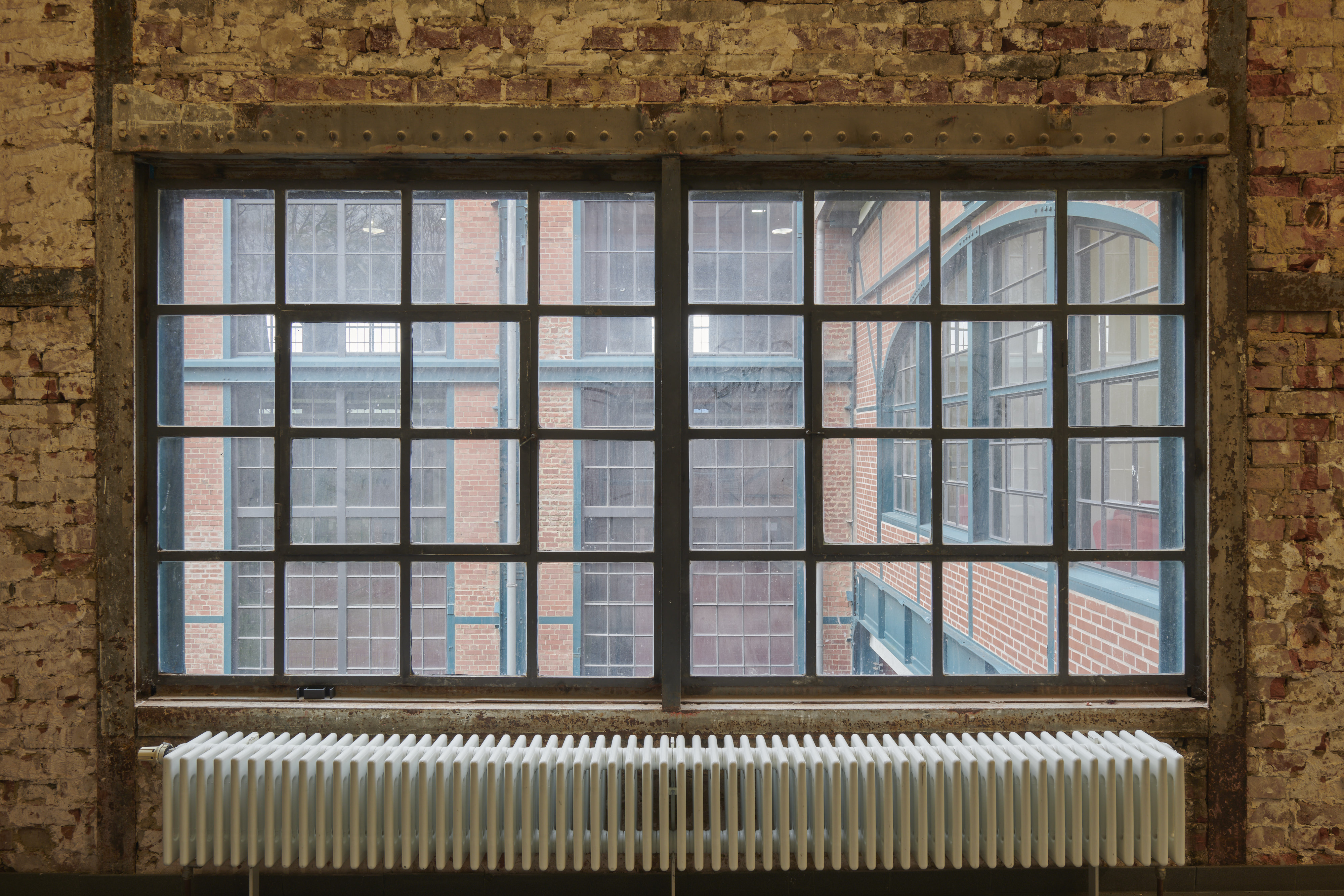 Präsentationsfotografien E-Werk Saarbrücken — An vielen Stellen des Gebäudes finden sich ungewöhnliche Ein- und Durchblicke