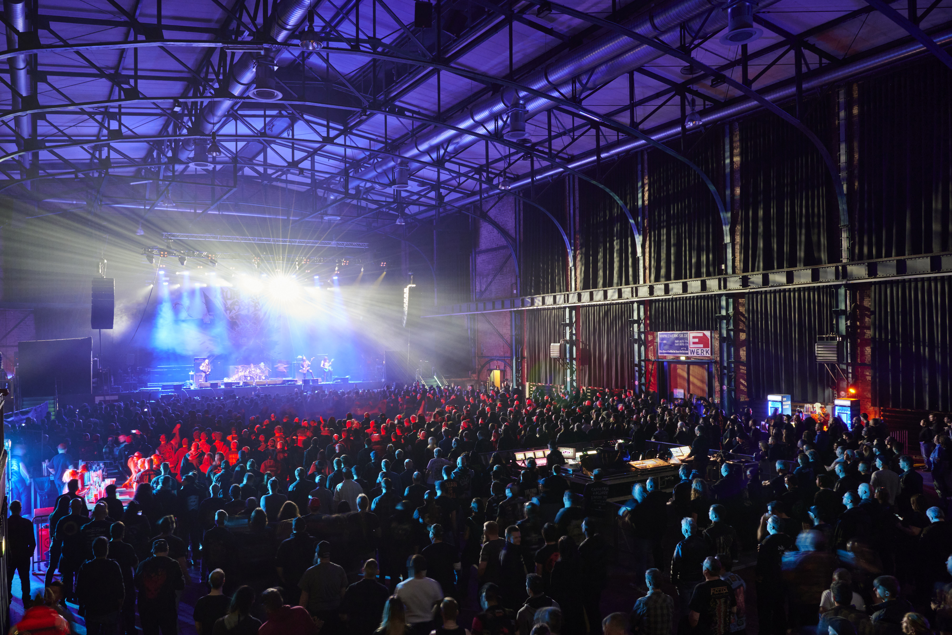 Präsentationsfotografien E-Werk Saarbrücken — Impressionen: Im E-Werk während eines ausverkauften Konzertes ...