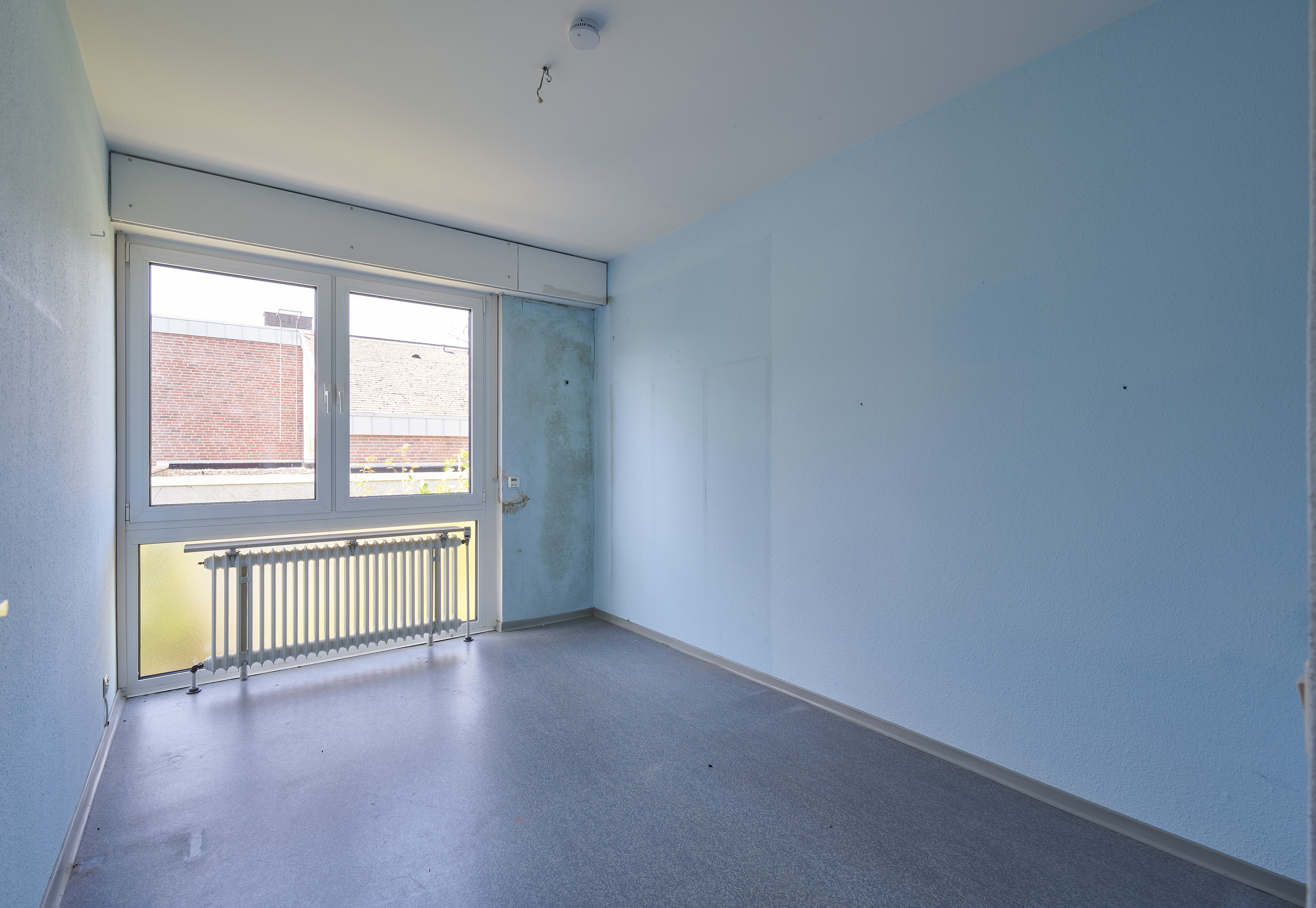 »Vorher/Nachher«: Dokumentation der Sanierung eines Camus-Dietsch Typ-Bungalows — Die Heizkörper wurden im Zuge der Sanierung verlegt