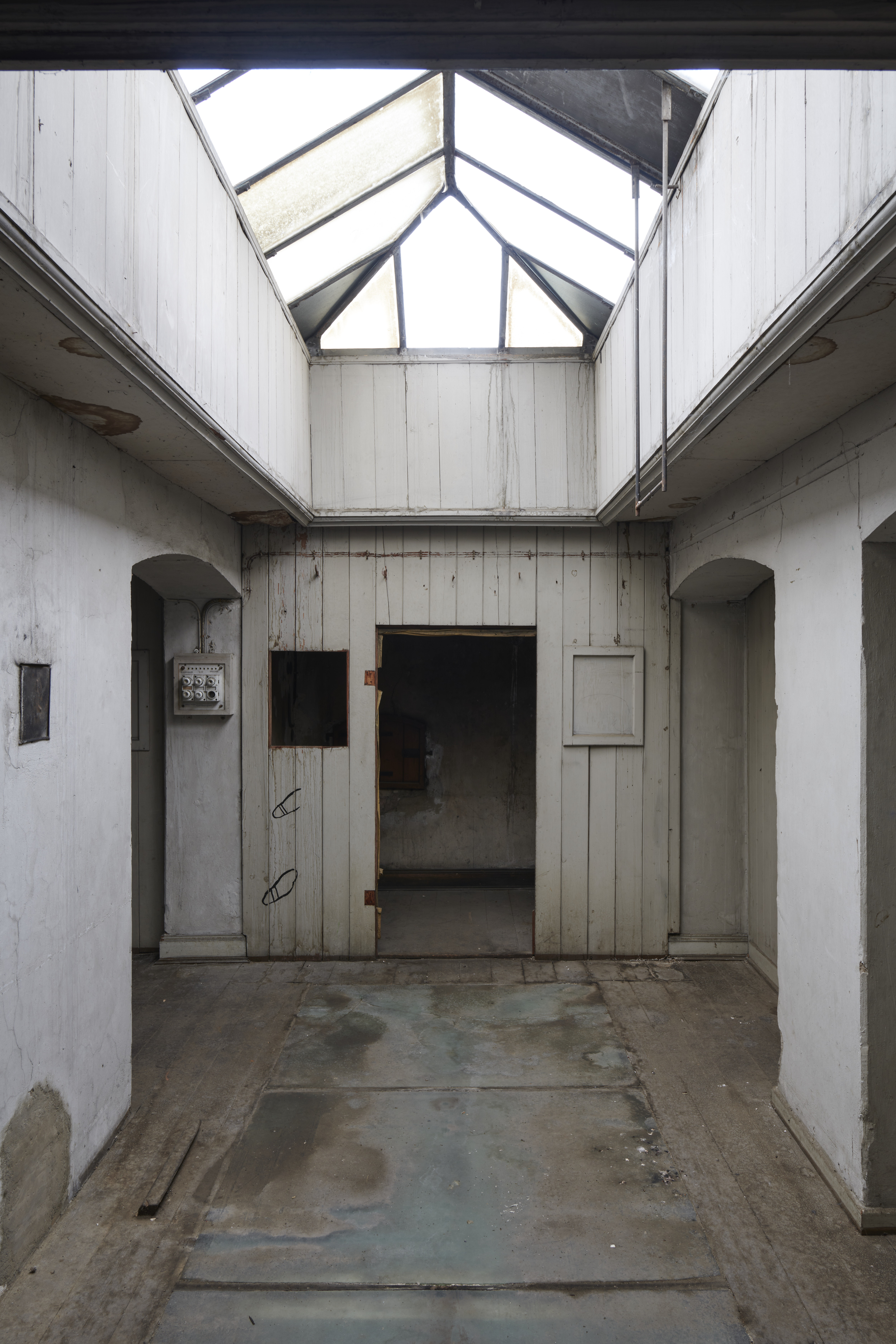 Fotodokumentation Löhnberger Mühle, Lahnstein — Das 2. OG der Villa hat ein Oberlicht. Ursprünglich fiel das Tageslicht hier durch einen Glasboden nach unten ins 1. OG