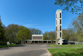 Architekturfotografie von Marco Kany: Neue Einsegnungshalle des Hauptfriedhofs Saarbrücken, Architekt Peter-Paul Seeberger, Saarbrücken